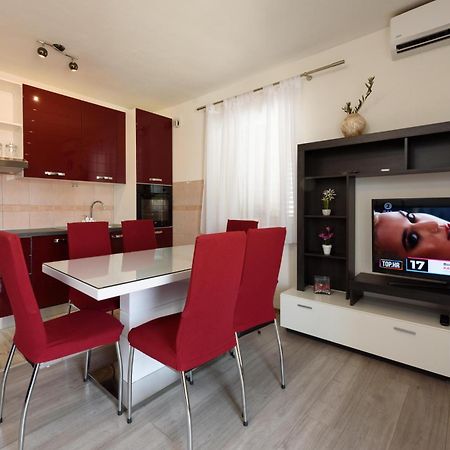 Apartments & Rooms Zaja Трогир Стая снимка