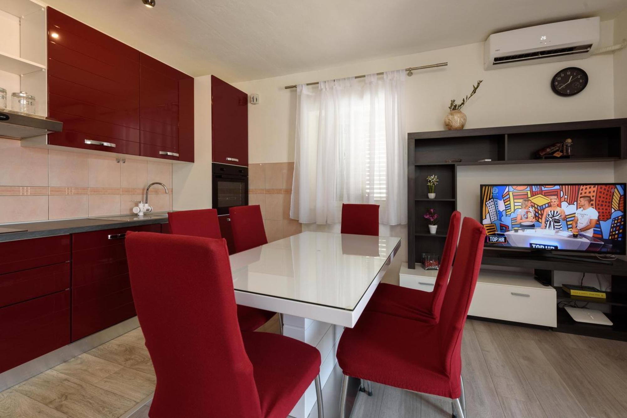 Apartments & Rooms Zaja Трогир Стая снимка